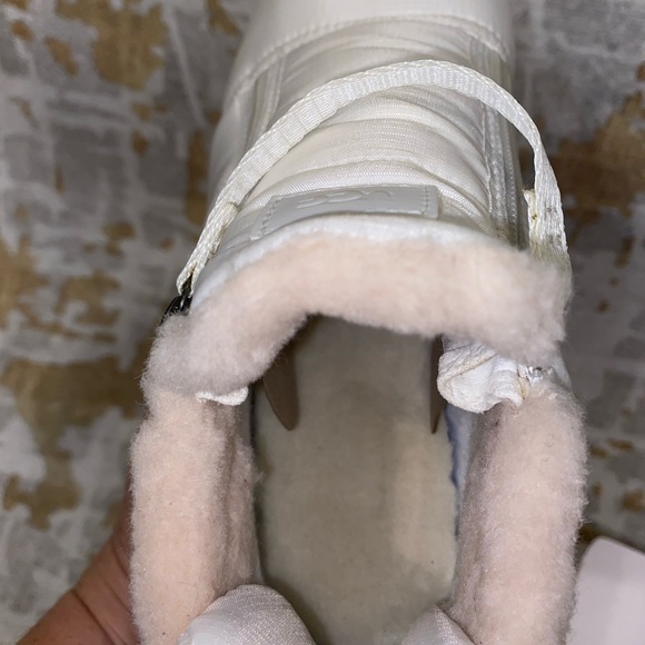 ‼️ Not for Sale ‼️ Uggs Lakesider Zip Puff white - Picture 6 of 7